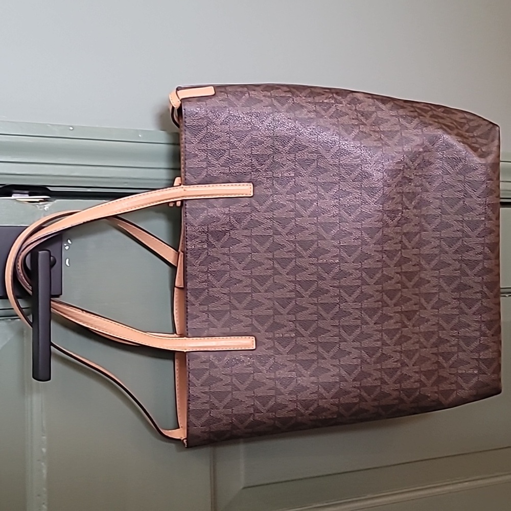 Michael Kors purse new without tags - Picture 2 of 5